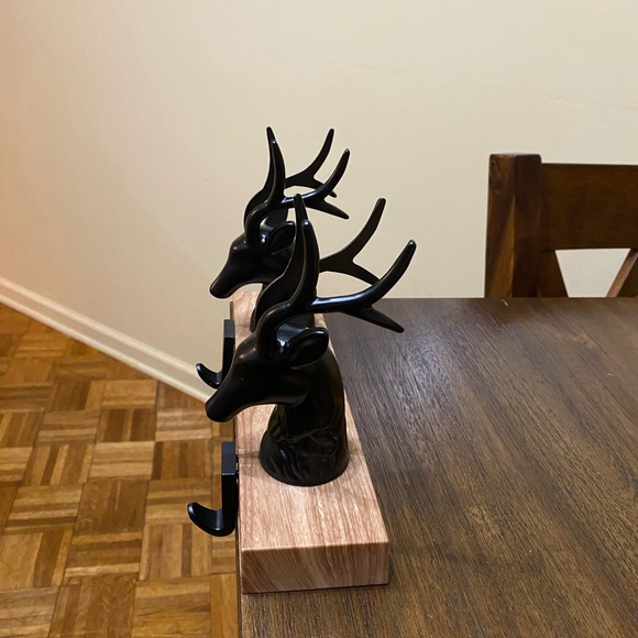 Stocking holders - Picture 3 of 5